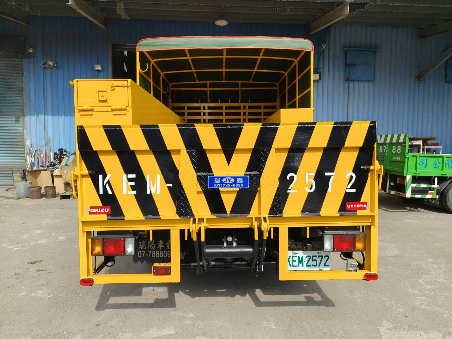 高雄台電工程車