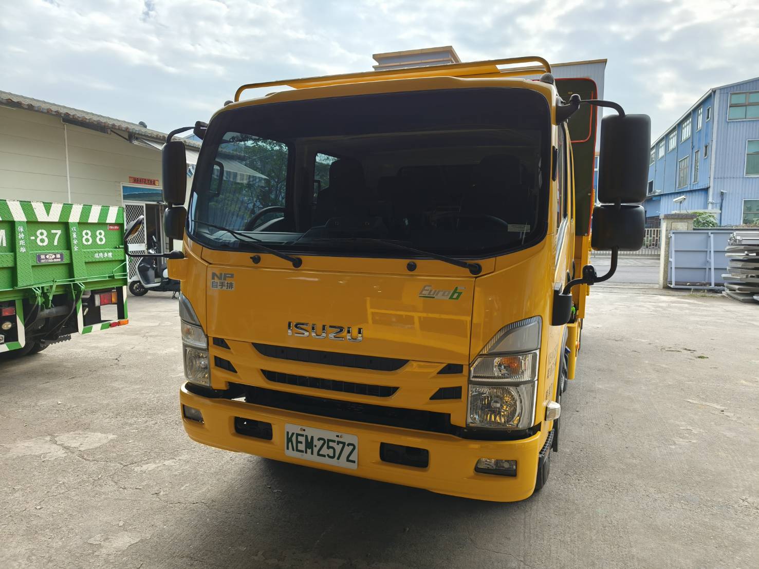 高雄台電工程車